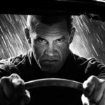 sin-city-una-donna-per-cui-uccidere-un-primo-piano-di-josh-brolin-al-volante